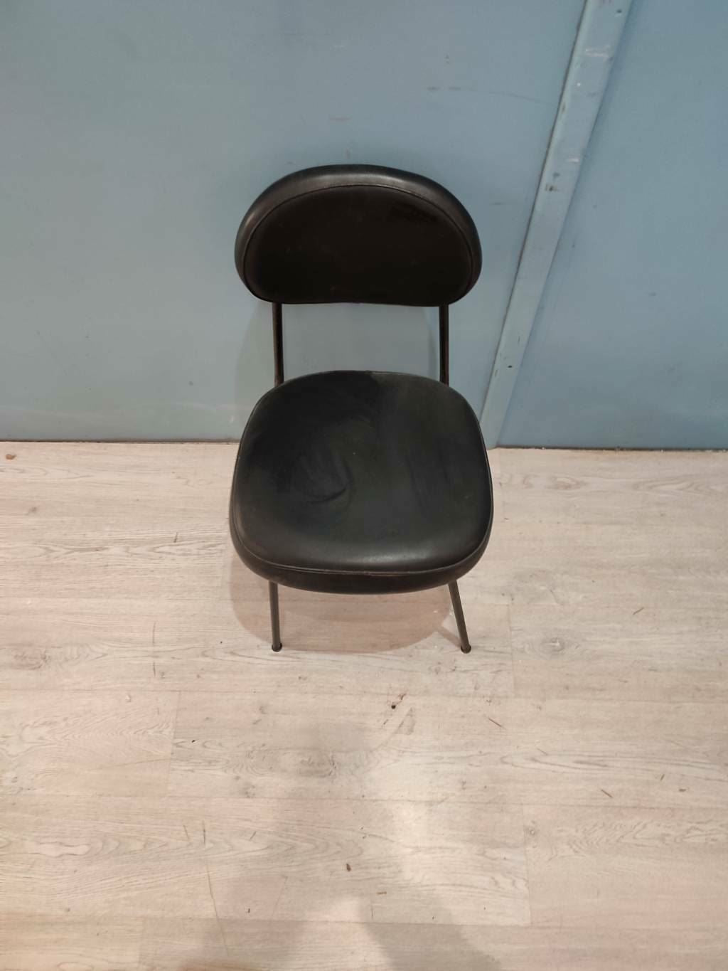 51010 Poltroncina in pelle nera
