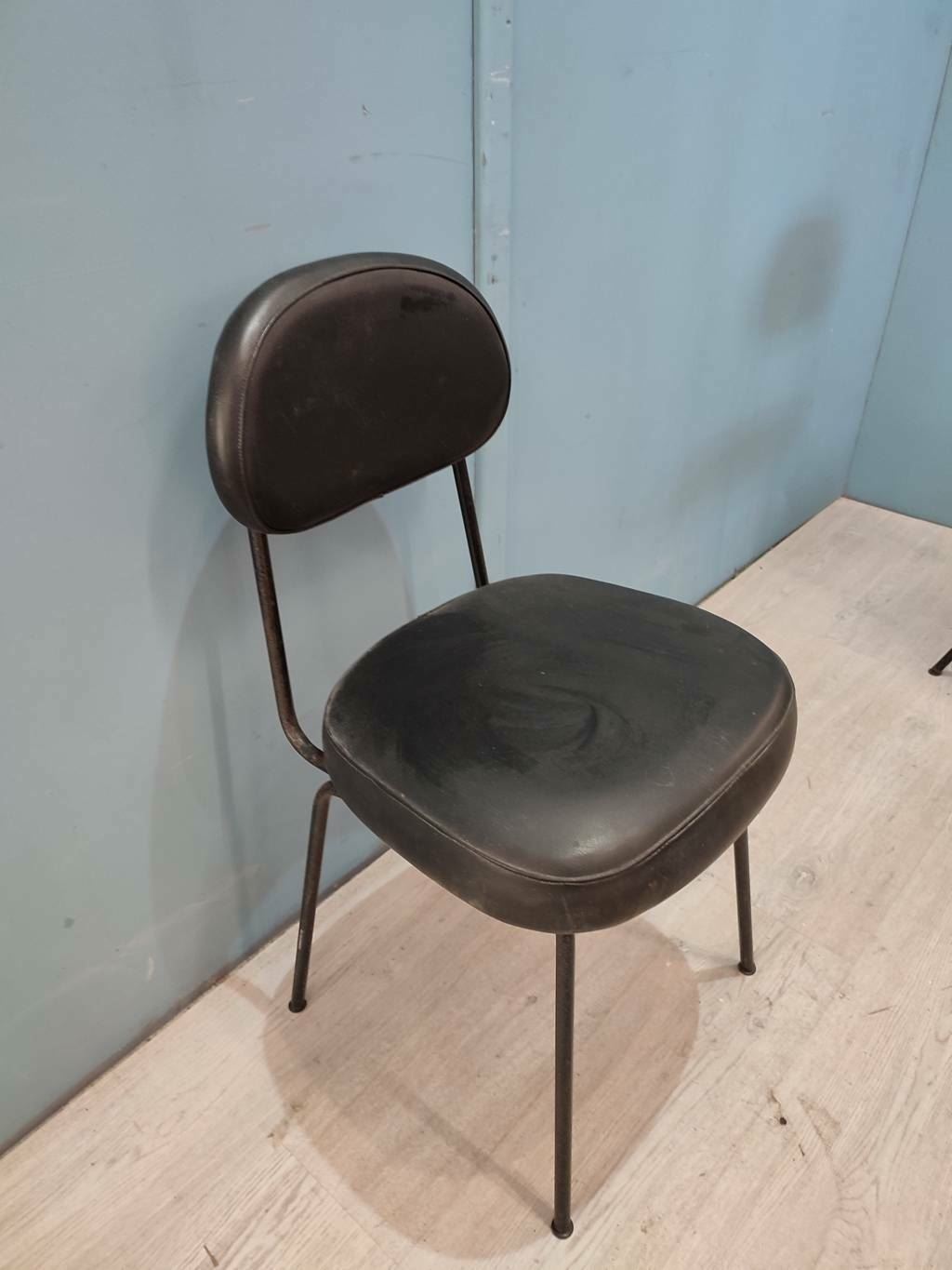 51010 Poltroncina in pelle nera