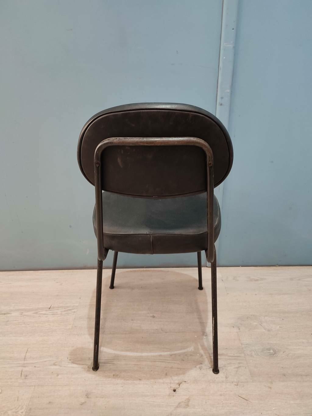 51010 Poltroncina in pelle nera