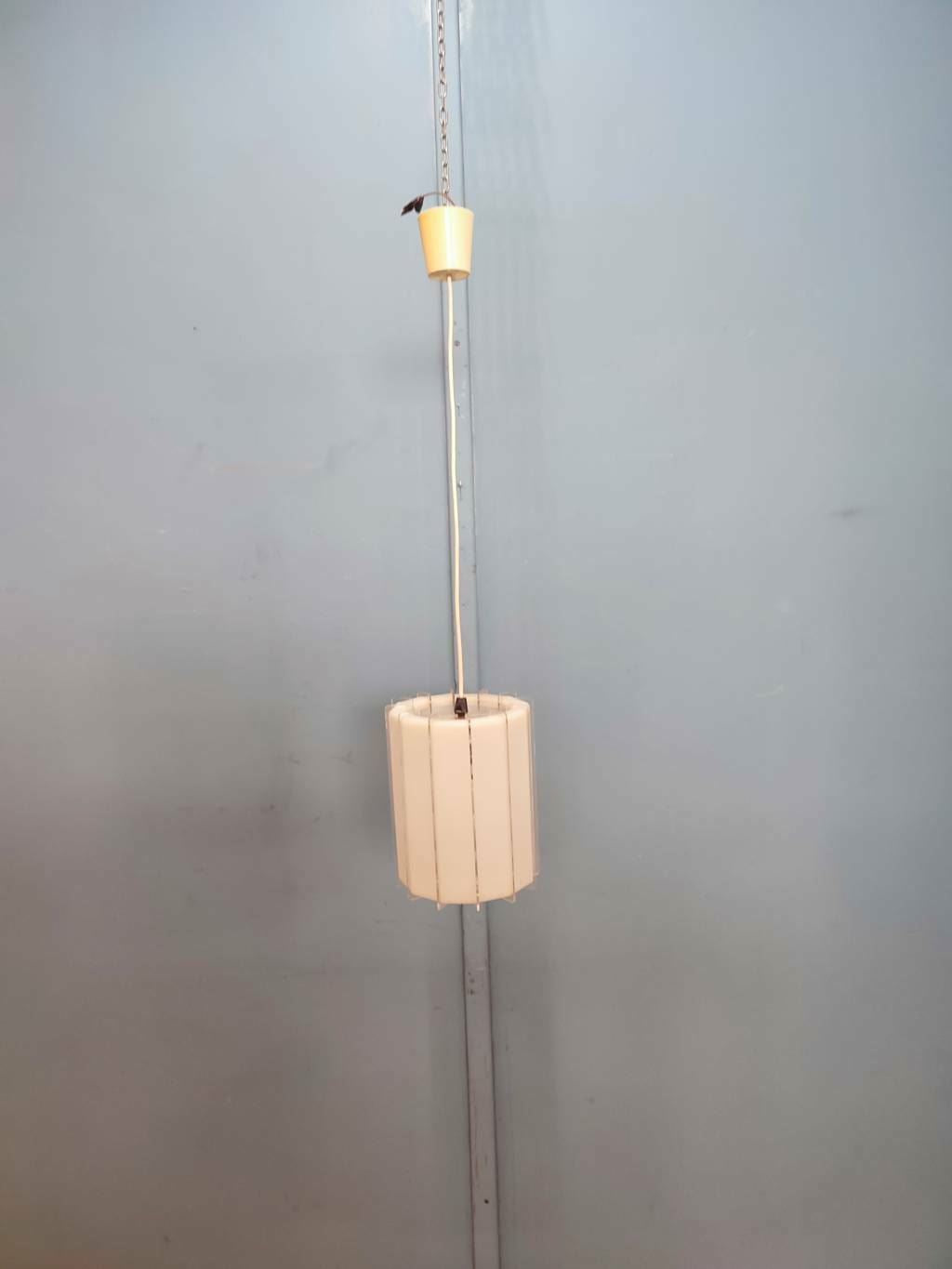 51816 Lampadario vintage in plastica