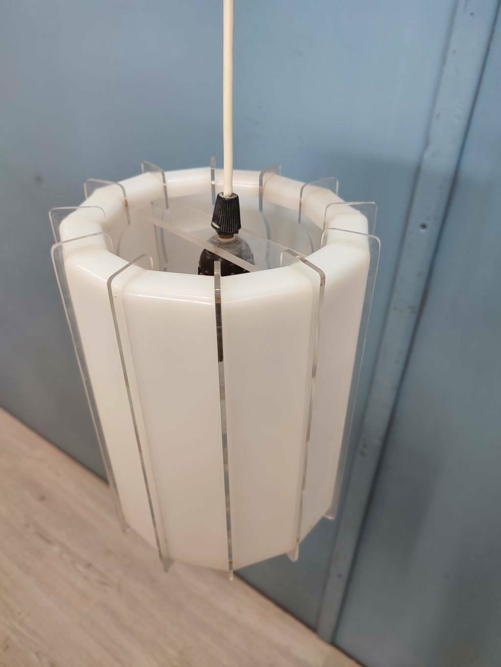 51816 Lampadario vintage in plastica