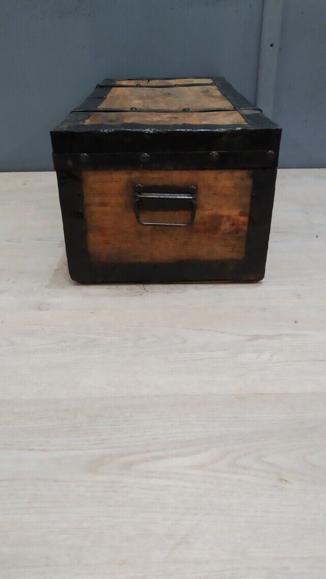 41680 Cassa in legno e ferro