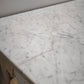 93025 Tavolo anni '50 con base bianca in legno e piano in marmo grigio