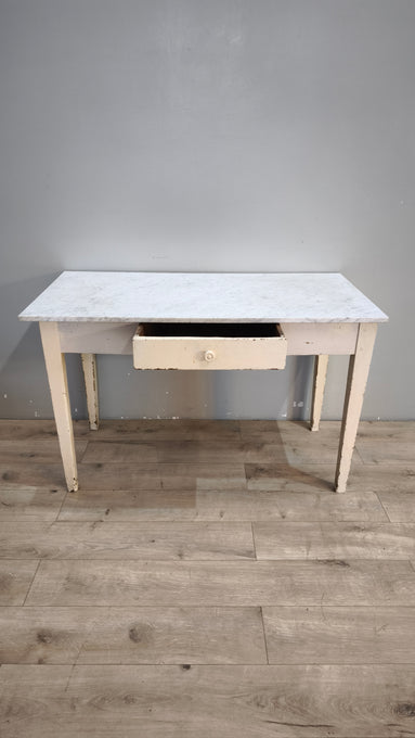 93025 Tavolo anni '50 con base bianca in legno e piano in marmo grigio