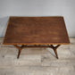 93442 Tavolino da salotto anni '50 in legno con piano rettangolare
