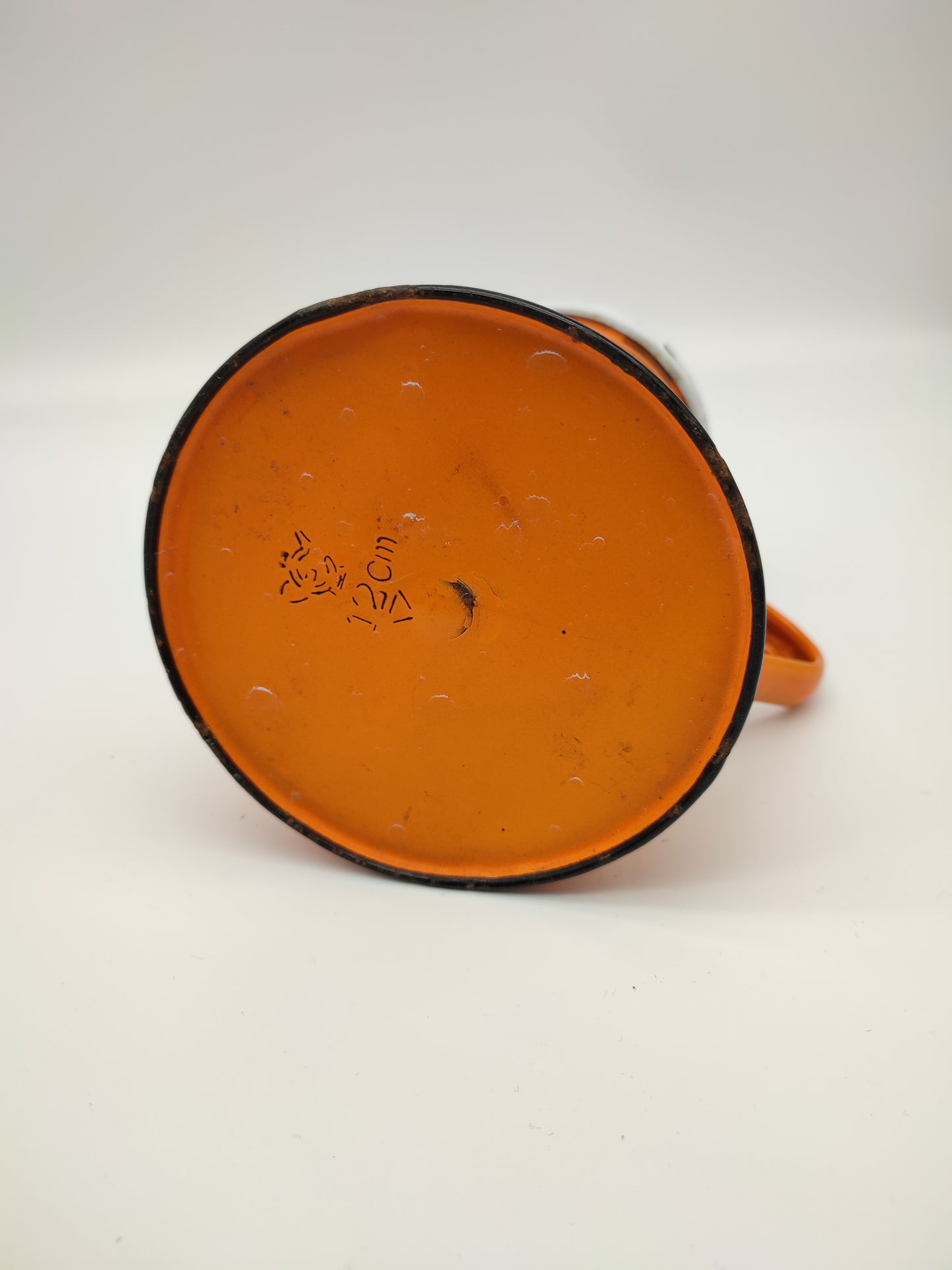 61314 Bricco vintage in metallo smaltato color arancio