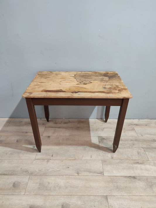 63925 Tavolo rustico in legno con base marrone