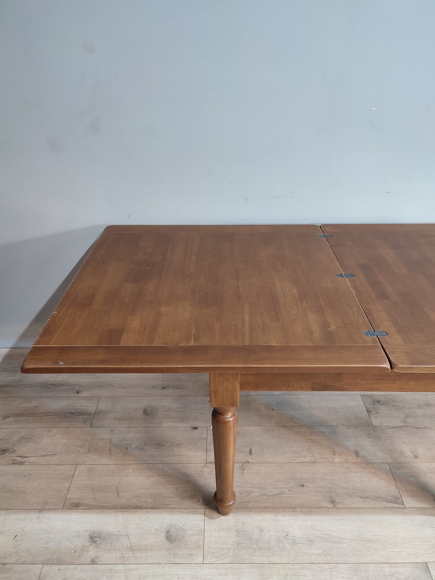 66801 Tavolo quadrato allungabile in legno