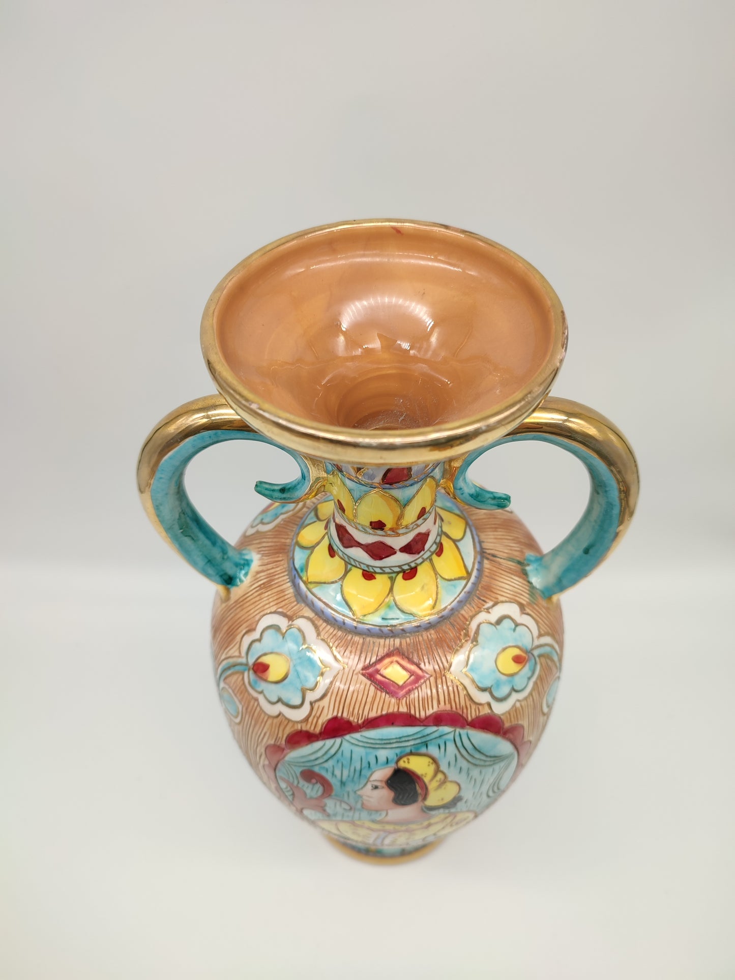 68380 Vaso in ceramica decorata con manici