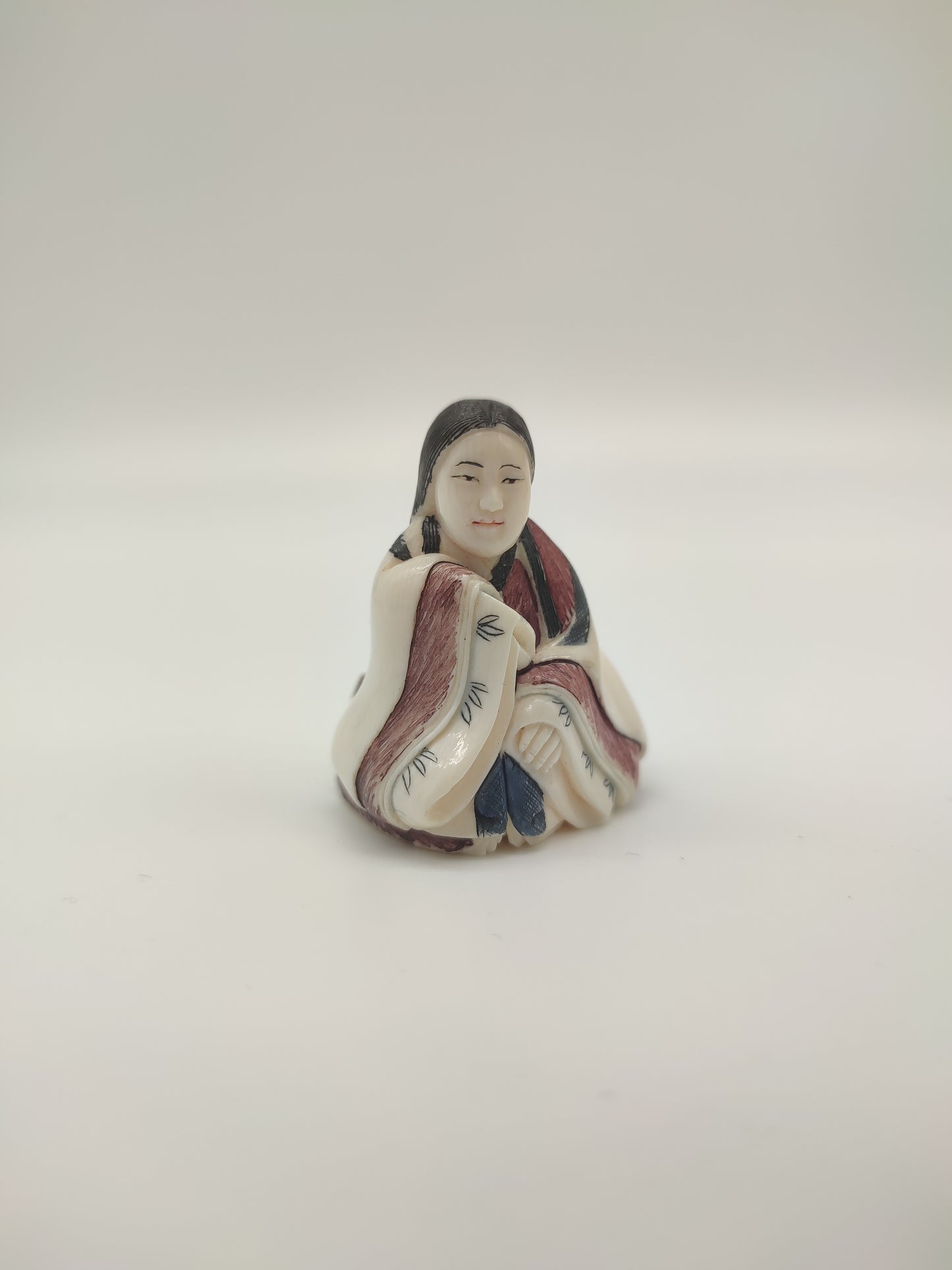 68918-2 Netsuke giapponese, donna con kimono