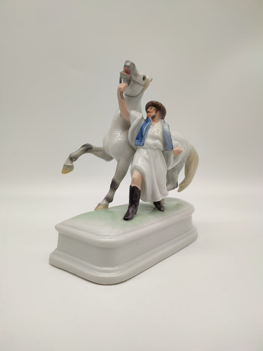 71884  Statuina uomo con cavallo in ceramica Herend
