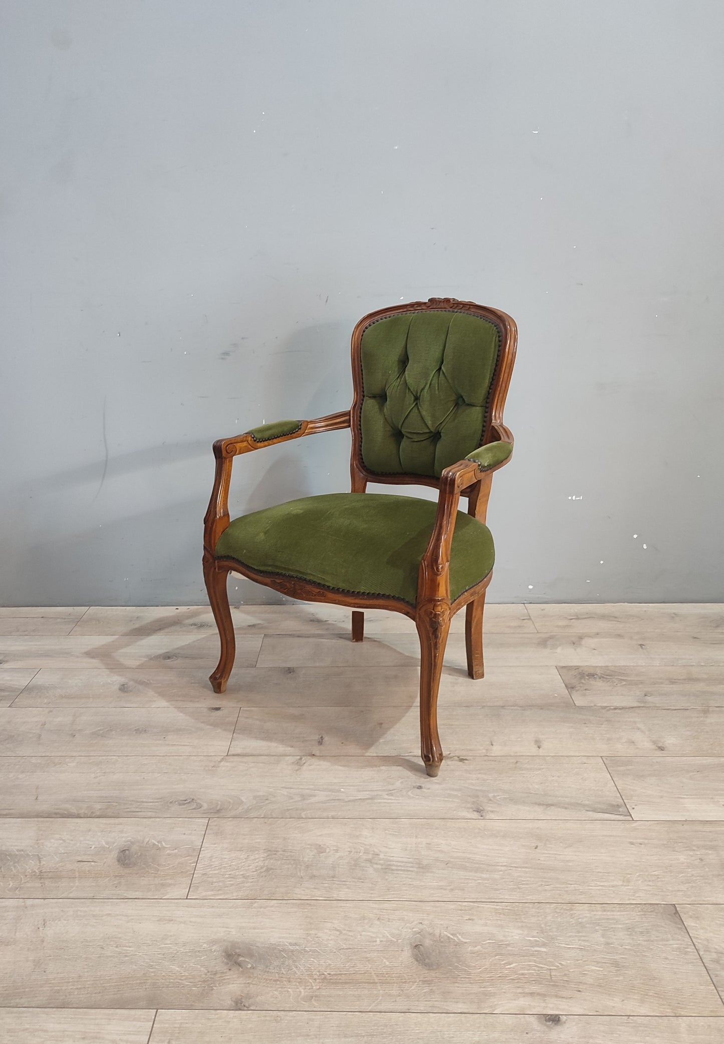 72107 Poltroncina in legno e tessuto verde