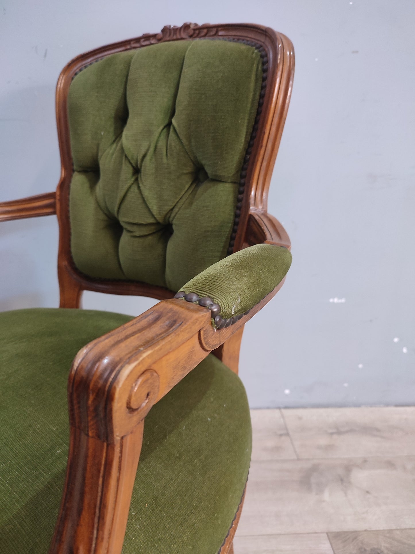 72107 Poltroncina in legno e tessuto verde