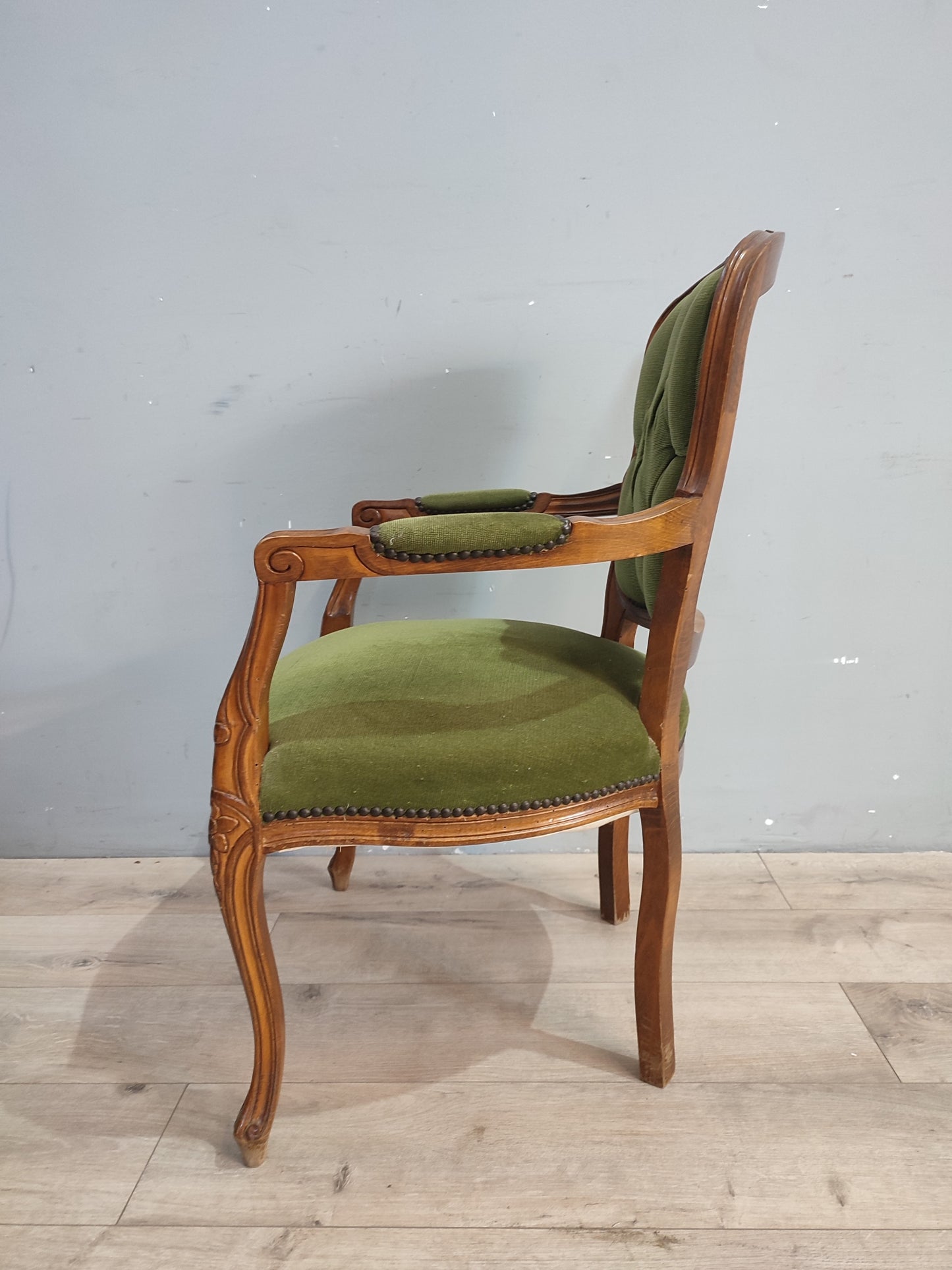 72107 Poltroncina in legno e tessuto verde