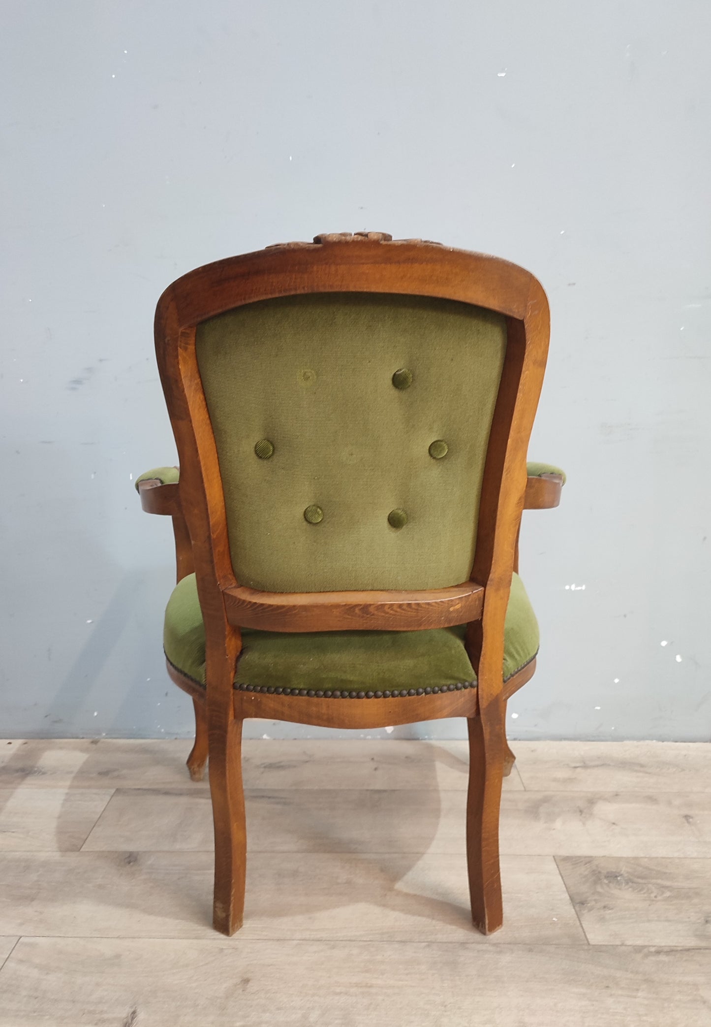 72107 Poltroncina in legno e tessuto verde