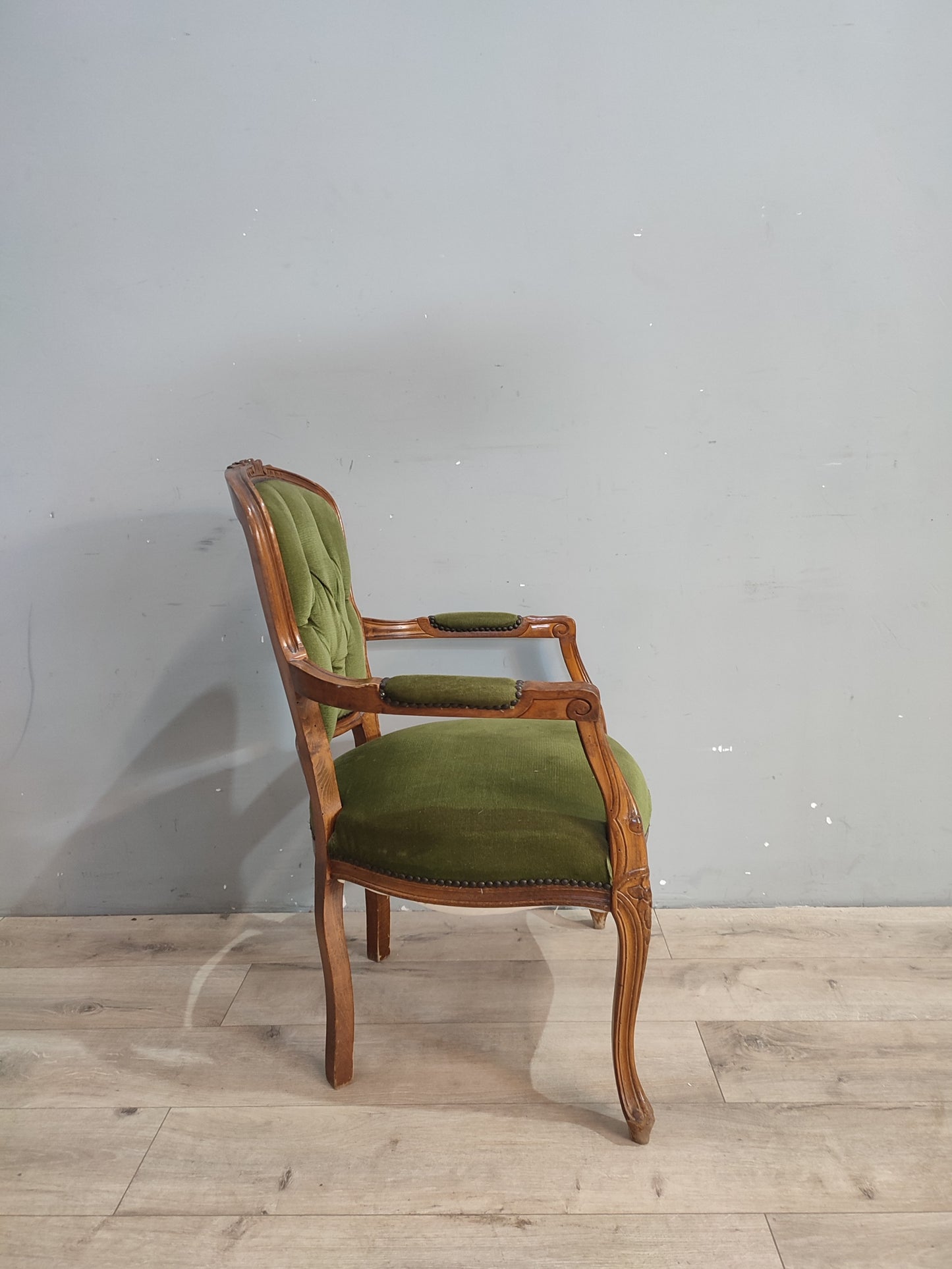 72107 Poltroncina in legno e tessuto verde