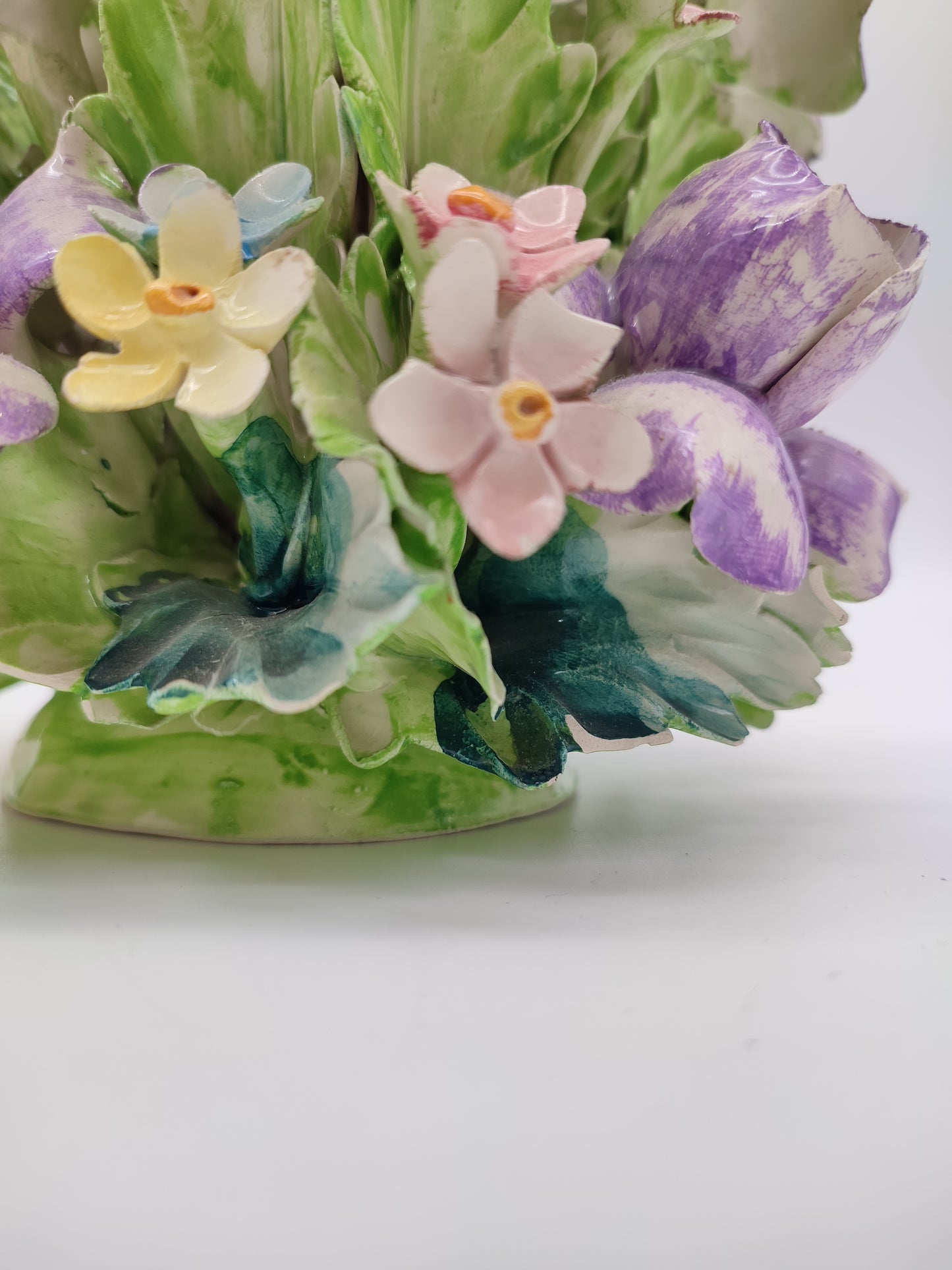 72165 Cesto fiori in ceramica di Capodimonte