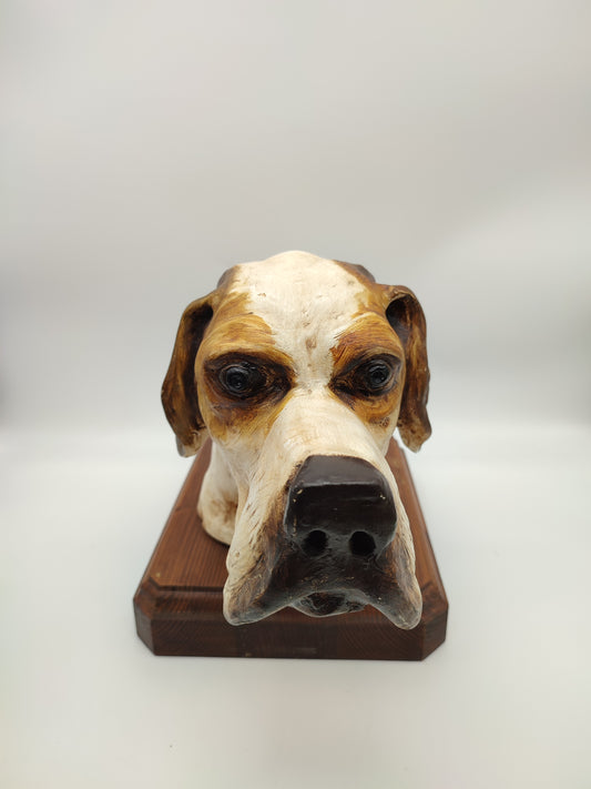 72736 Scultura cane in resina con base in legno