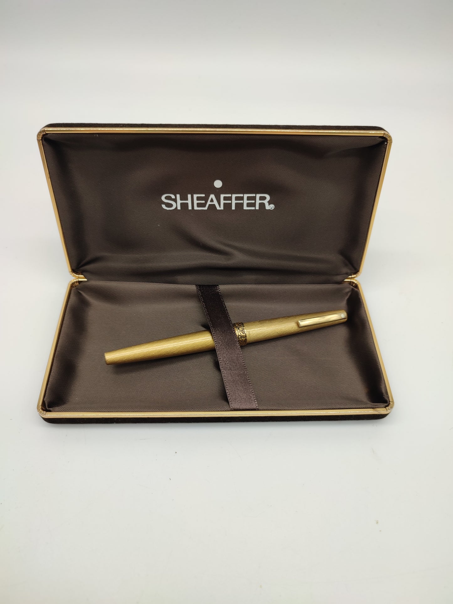 72697 Penna stilografica Sheaffer dorata con custodia