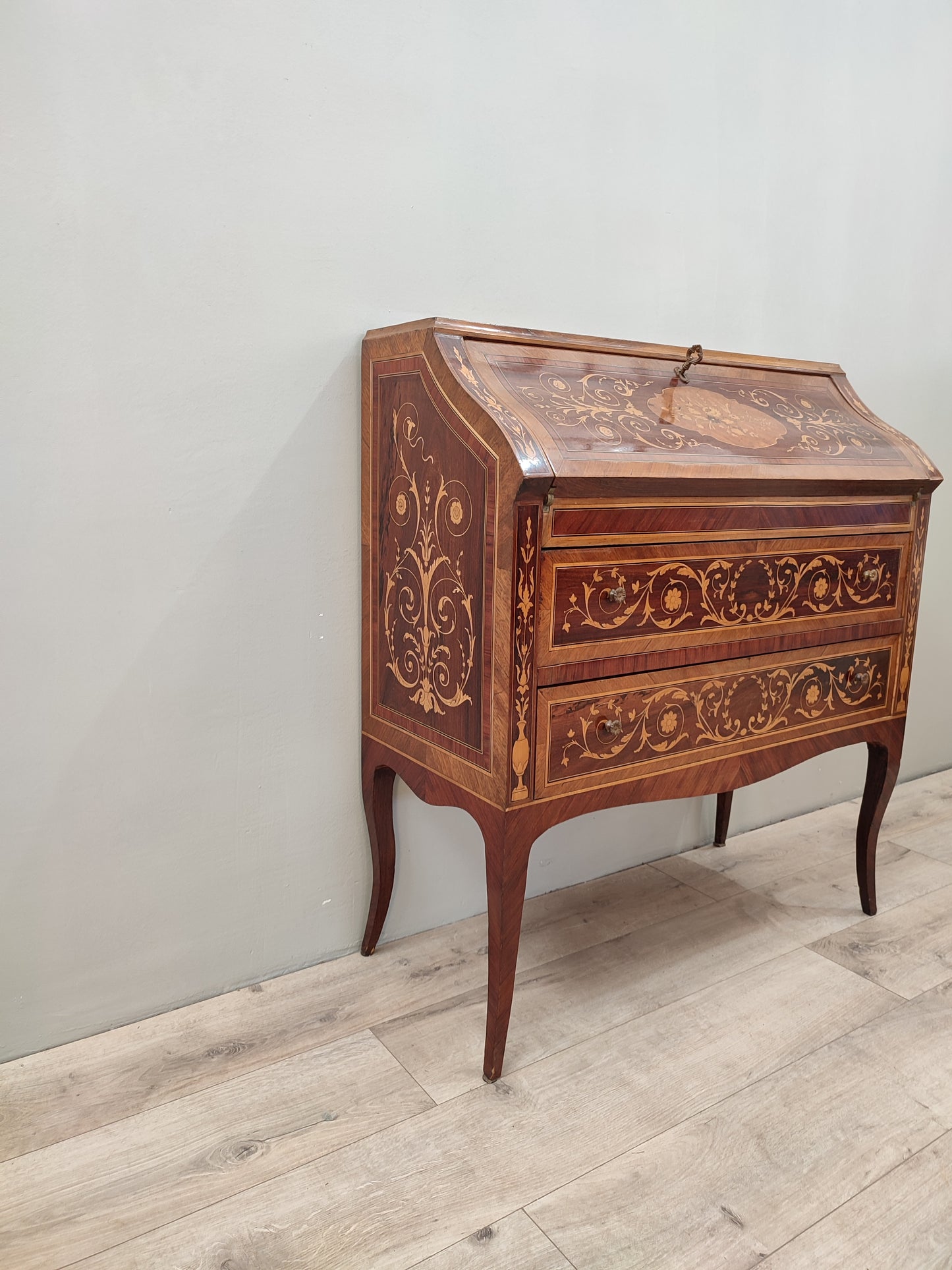 74600 Secretaire intarsiato