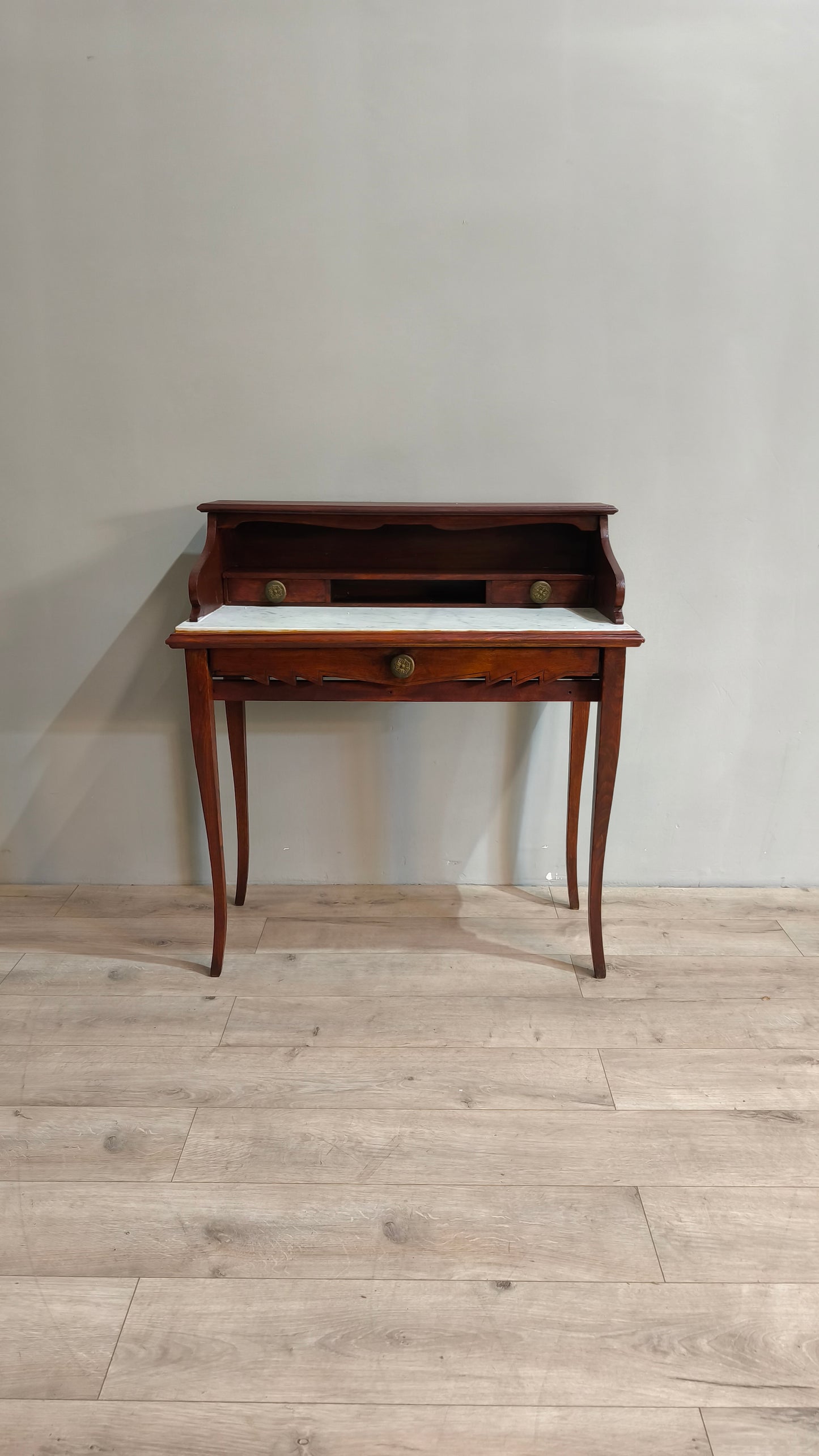 76046 Scrittoio in legno con piano in marmo