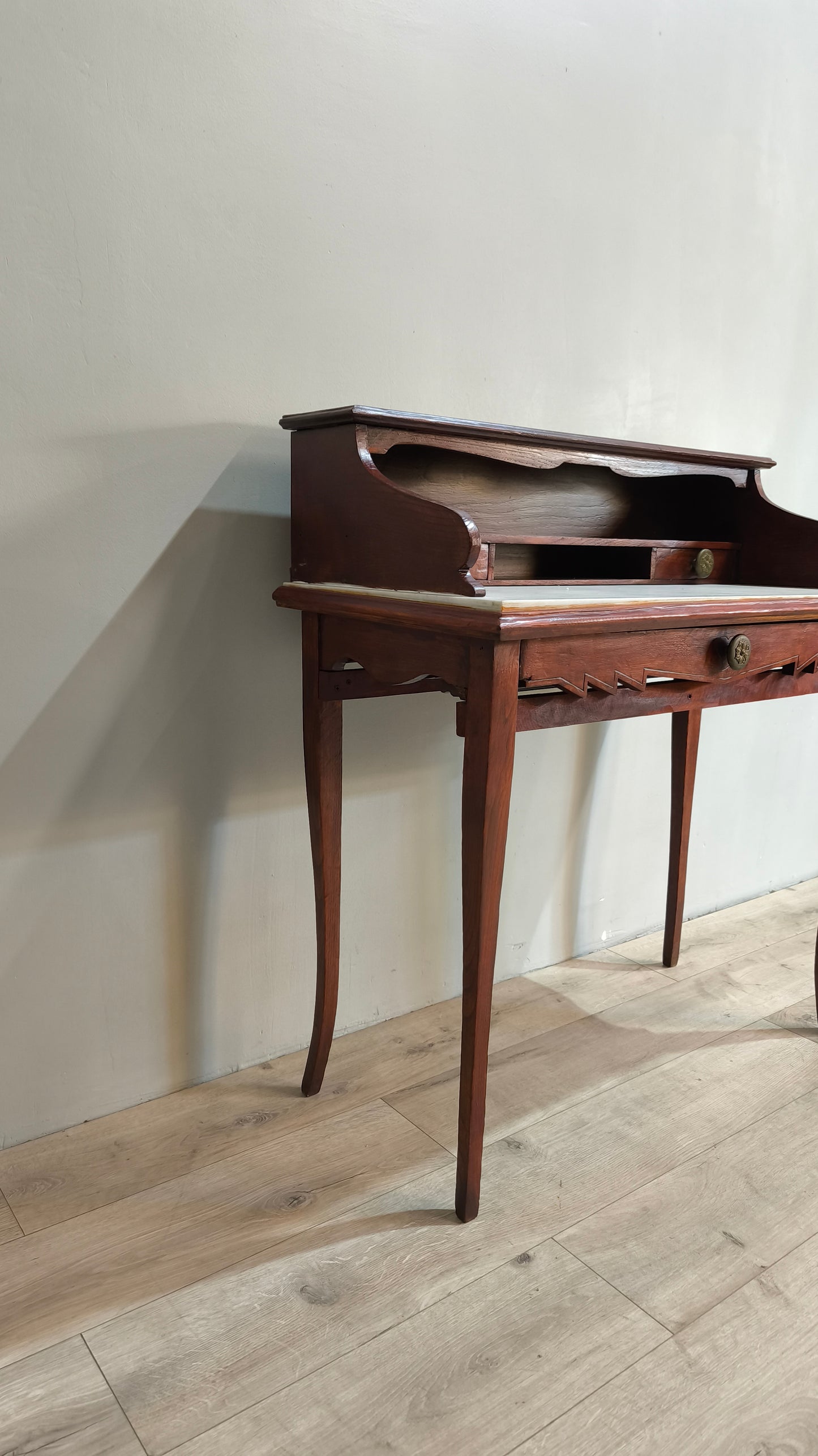 76046 Scrittoio in legno con piano in marmo