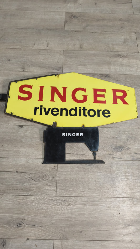 76009 Insegna vintage Singer con piccola macchina da cucire nera