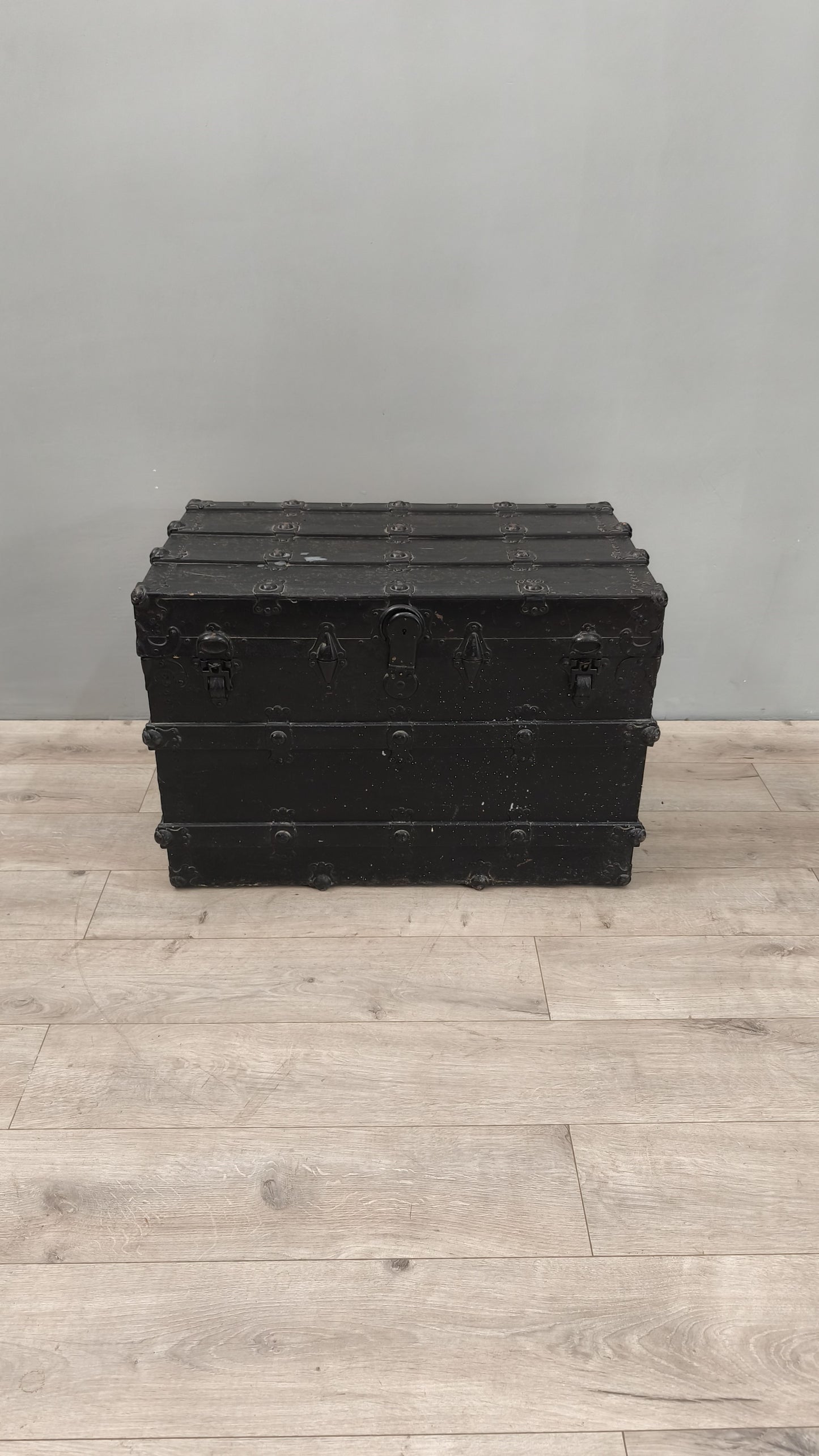 76854 Baule in legno nero