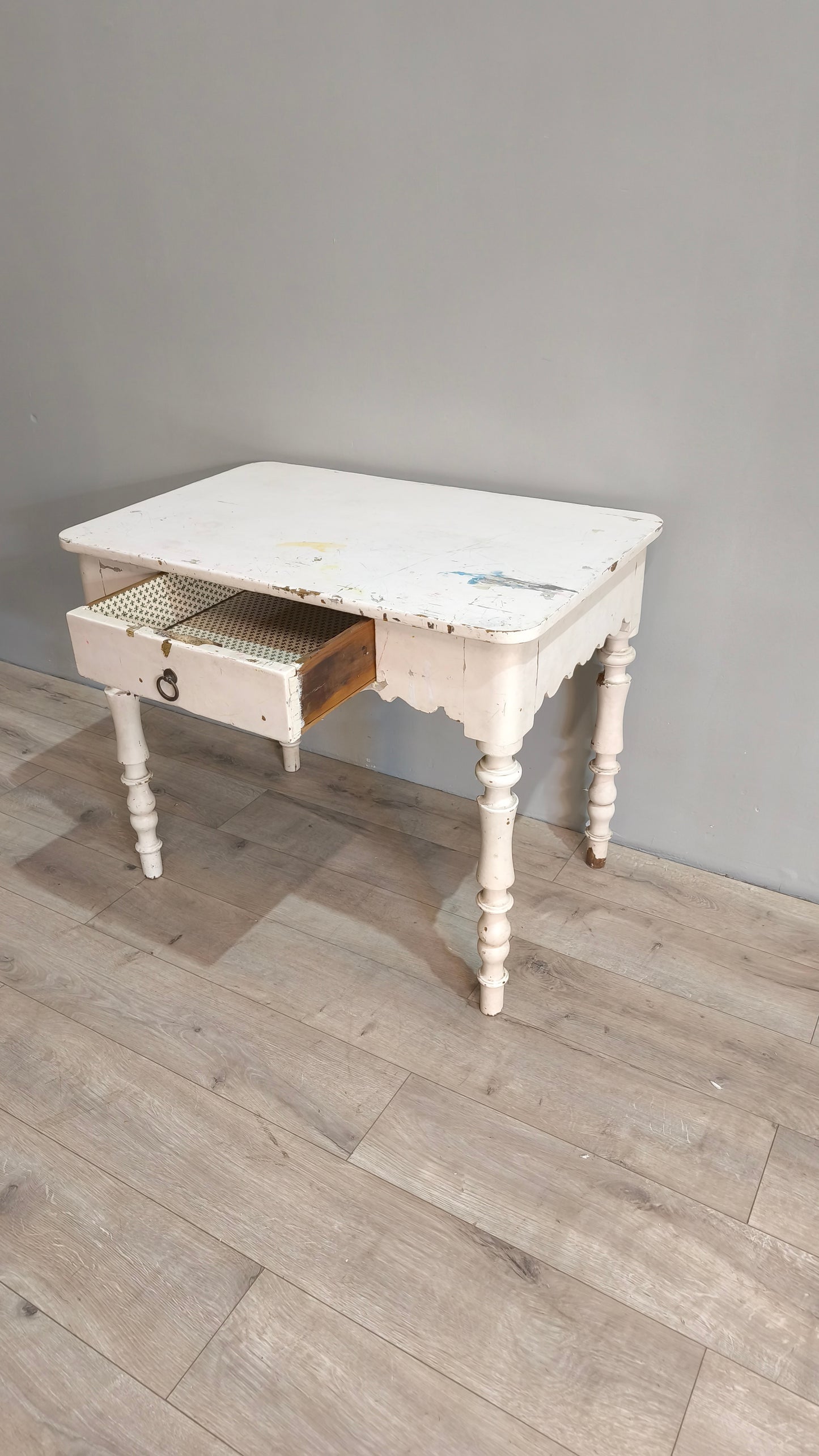 76942 Tavolo bianco in legno con cassetto