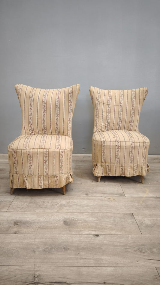 77499 Coppia di poltroncine rivestite in tessuto floreale