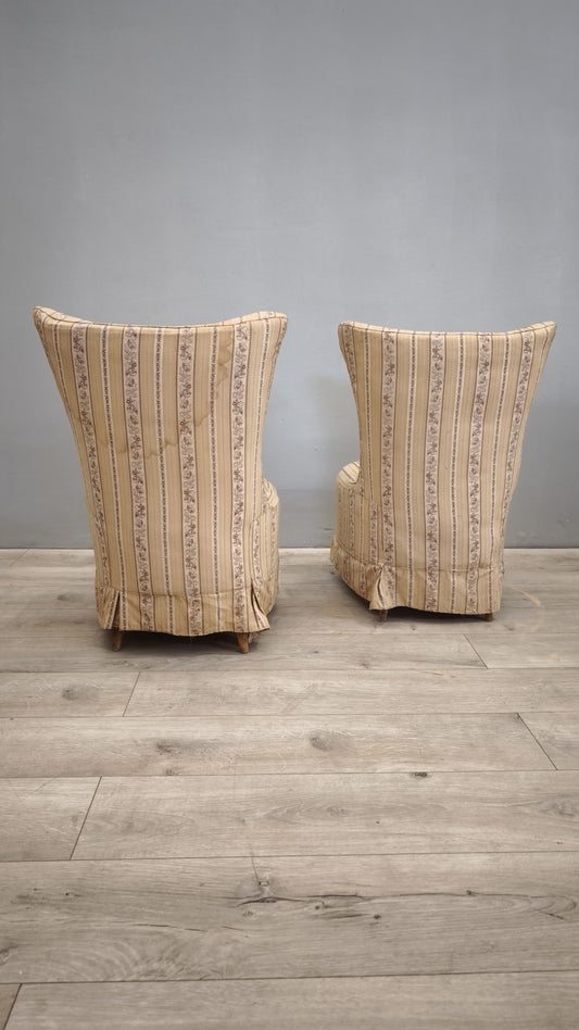 77499 Coppia di poltroncine rivestite in tessuto floreale