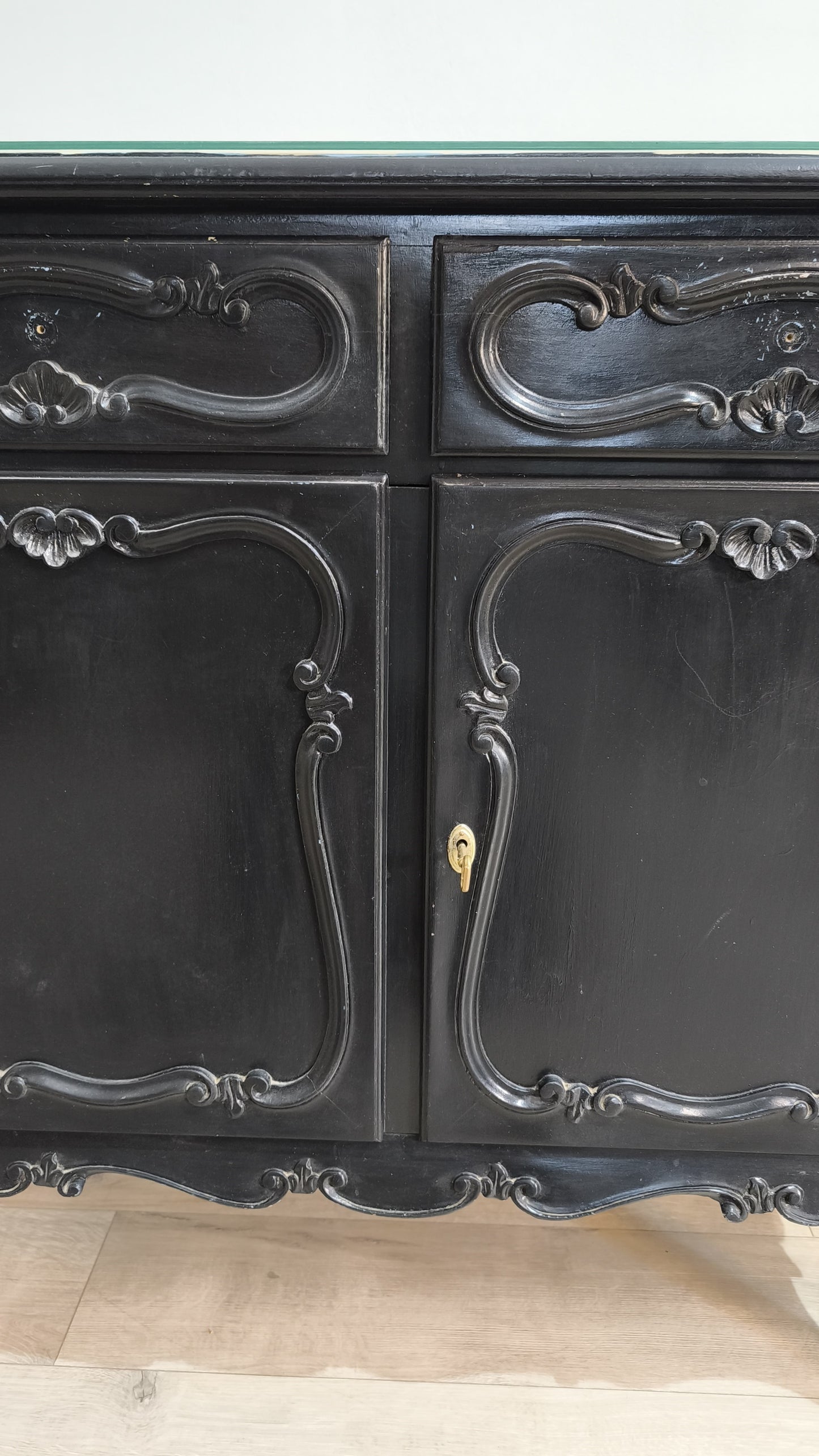 78610 Credenzina nera due sportelli in legno