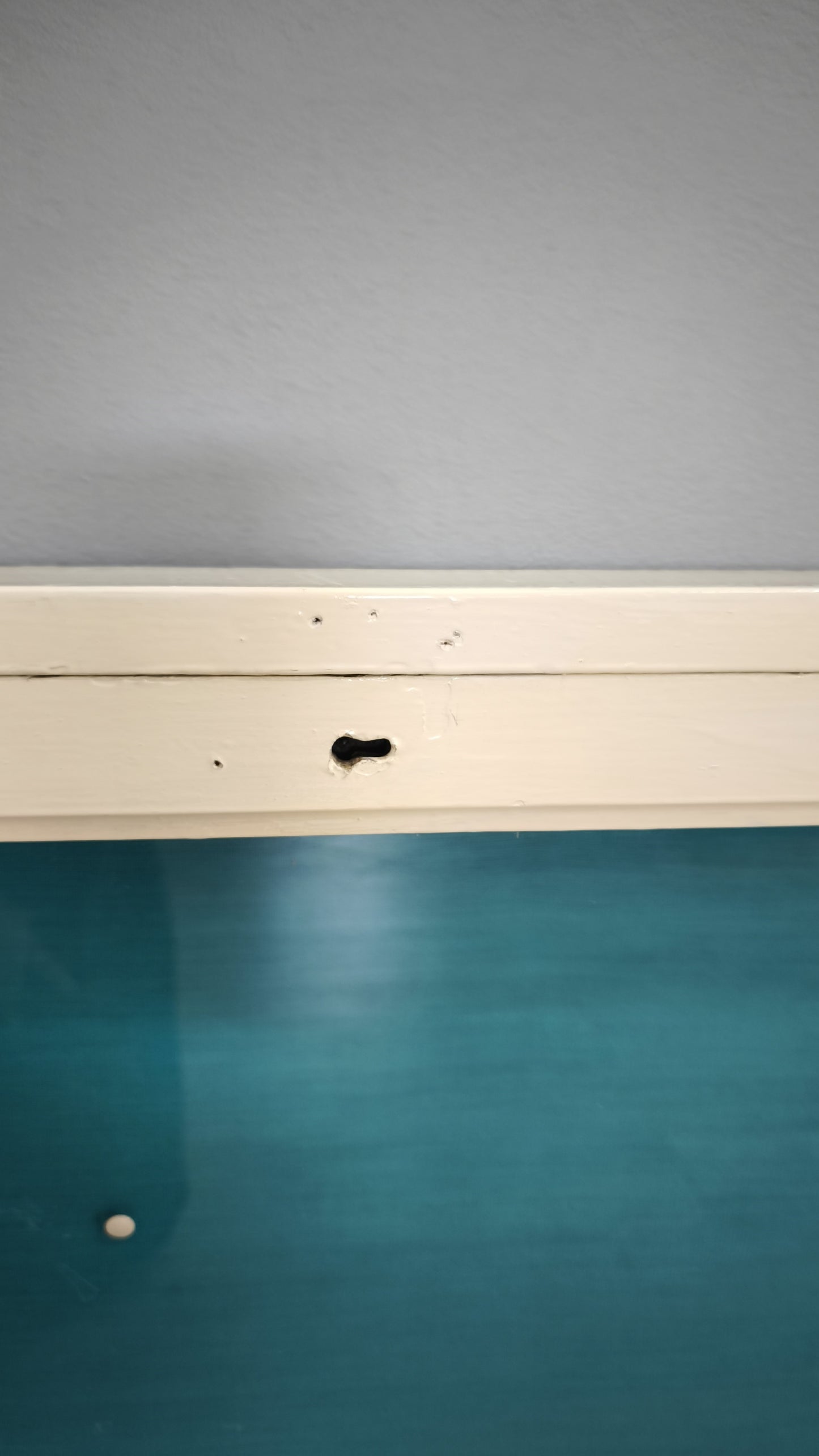79199 Bacheca in legno con cornice bianca