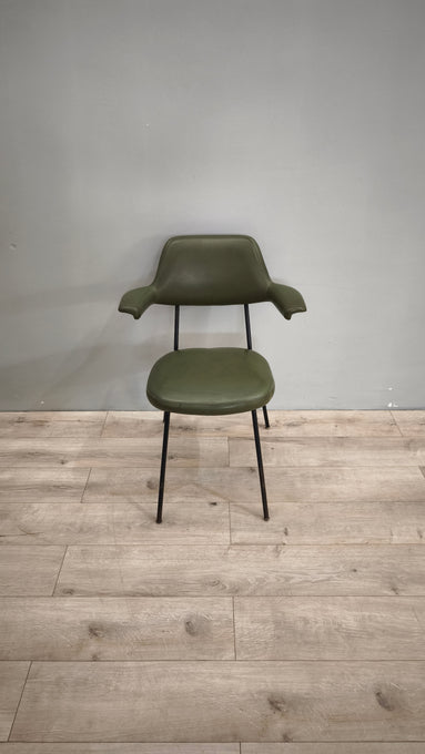 79338 Poltroncina vintage con braccioli in sky verde