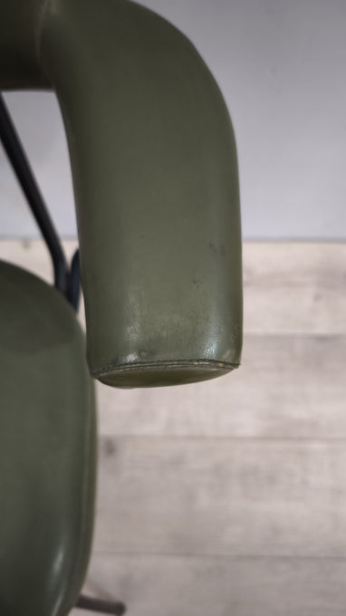 79338 Poltroncina vintage con braccioli in sky verde