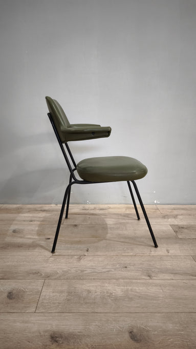 79338 Poltroncina vintage con braccioli in sky verde