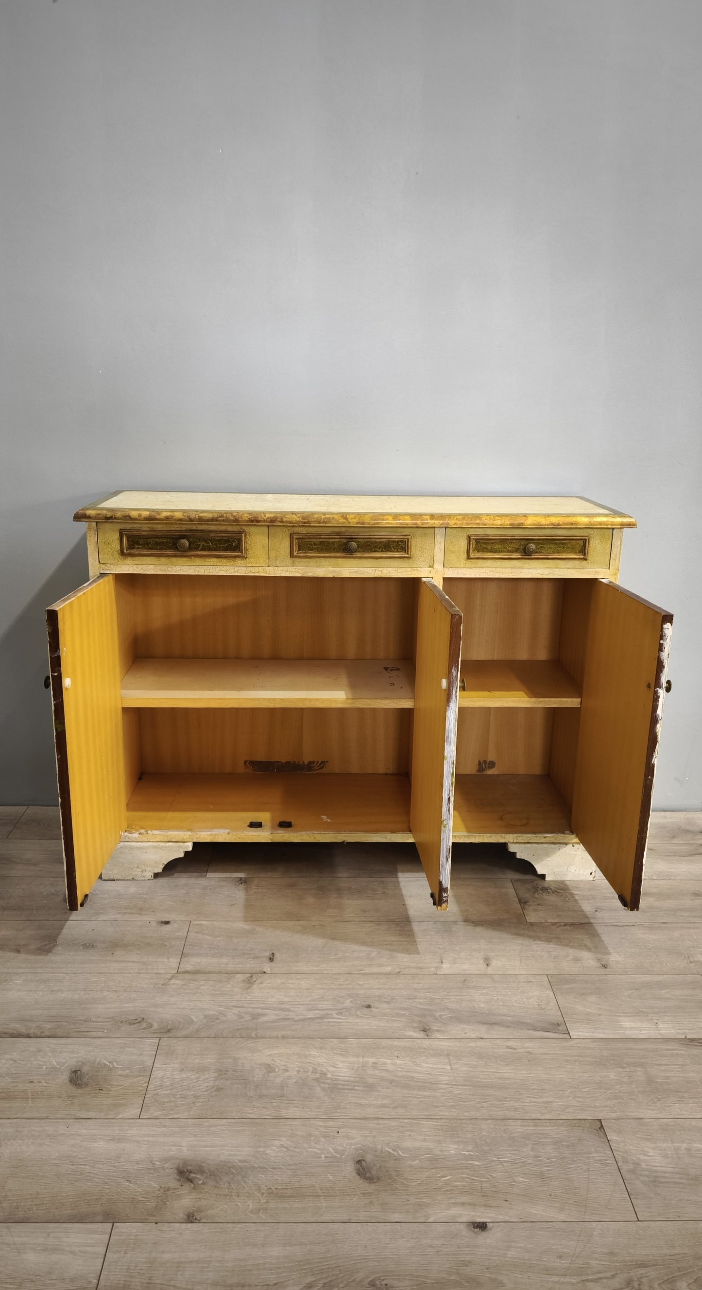 79367 Servante decorata tre sportelli