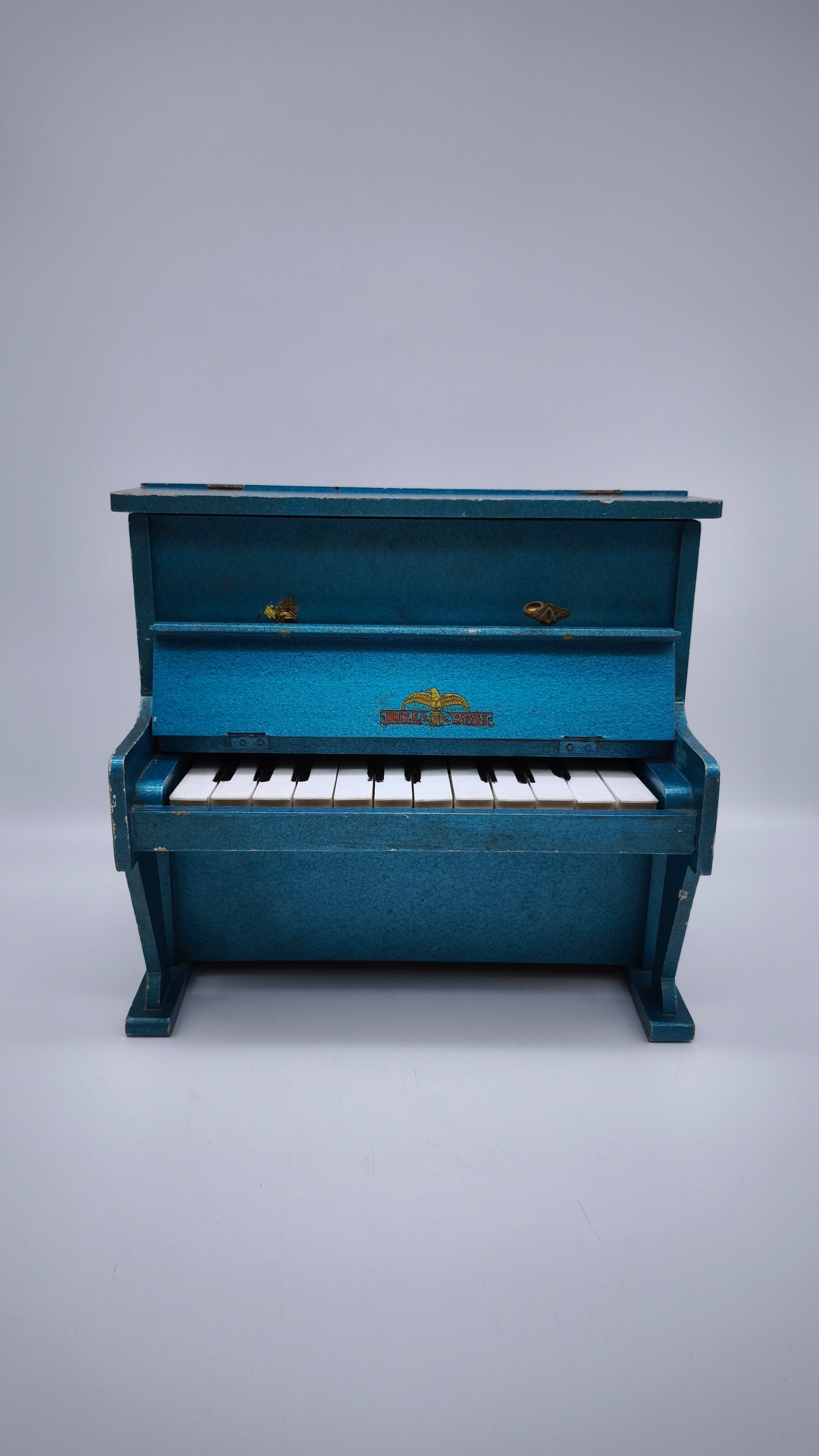78999 Piccolo pianoforte in legno