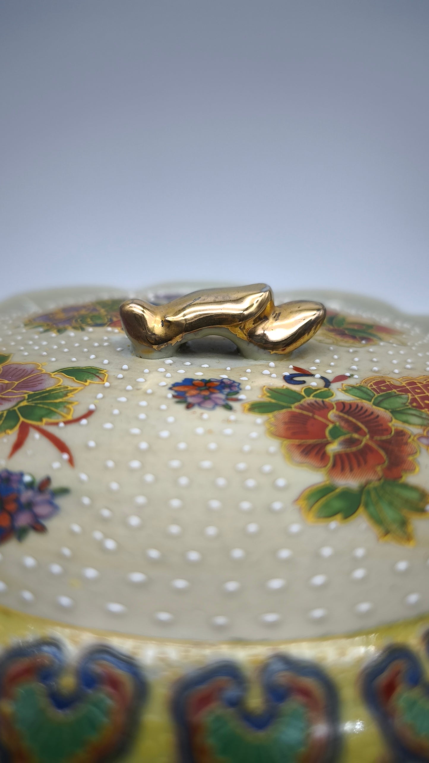 79485 Centrotavola in ceramica Golden Satsuma con coperchio