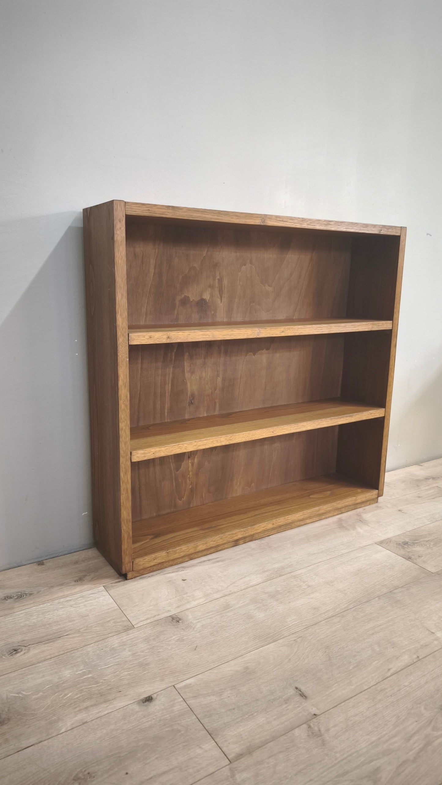 79504 Libreria bassa in legno con tre ripiani