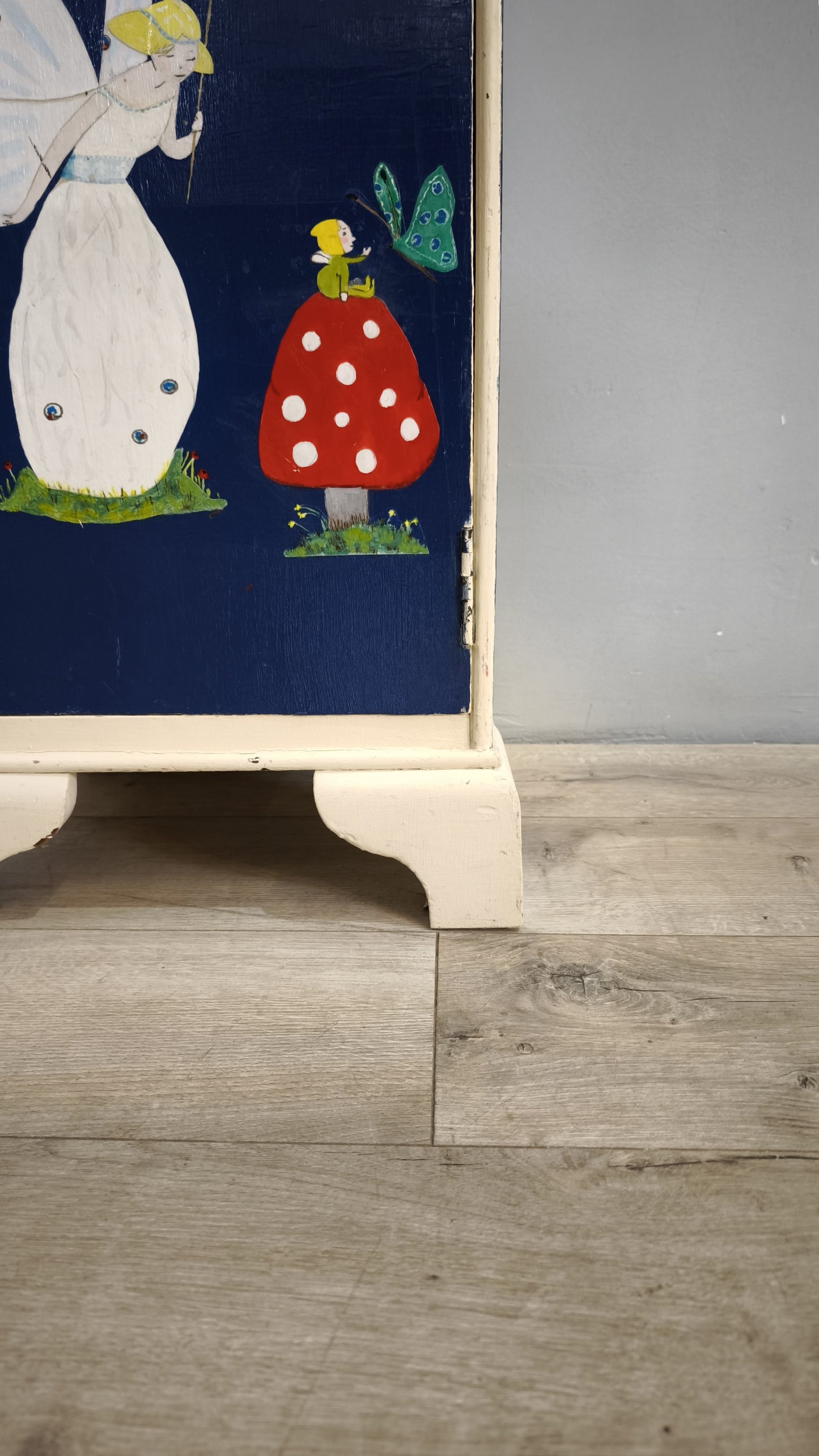 79627 Comodino bianco dipinto
