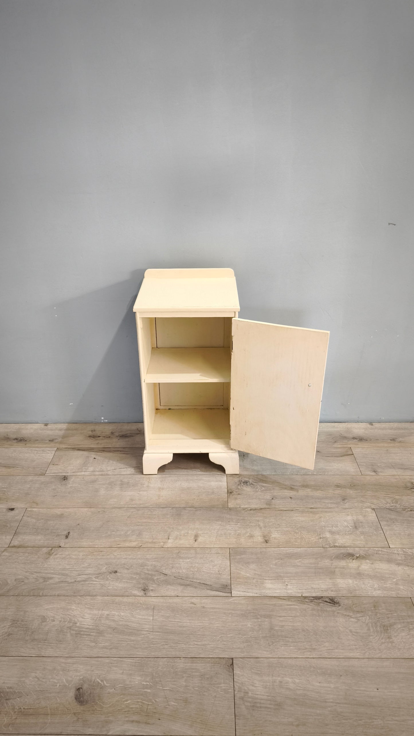 79627 Comodino bianco dipinto