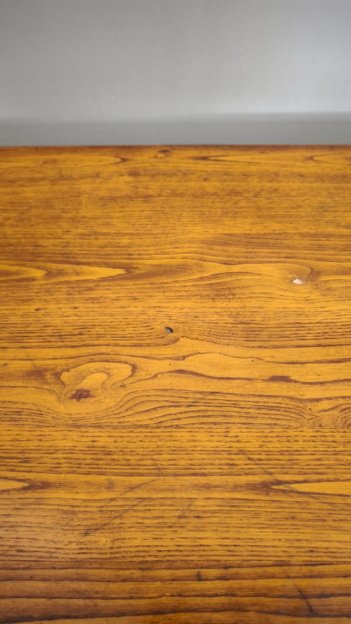 79717 Tavolo in legno massello