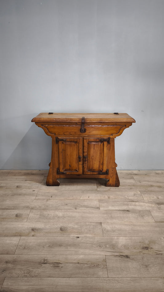 79716 Madia in legno massello con due sportelli