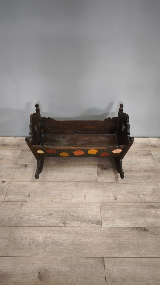 79719 Culla in legno dipinta