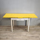 79803 Tavolo allungabile con base bianca e piano giallo