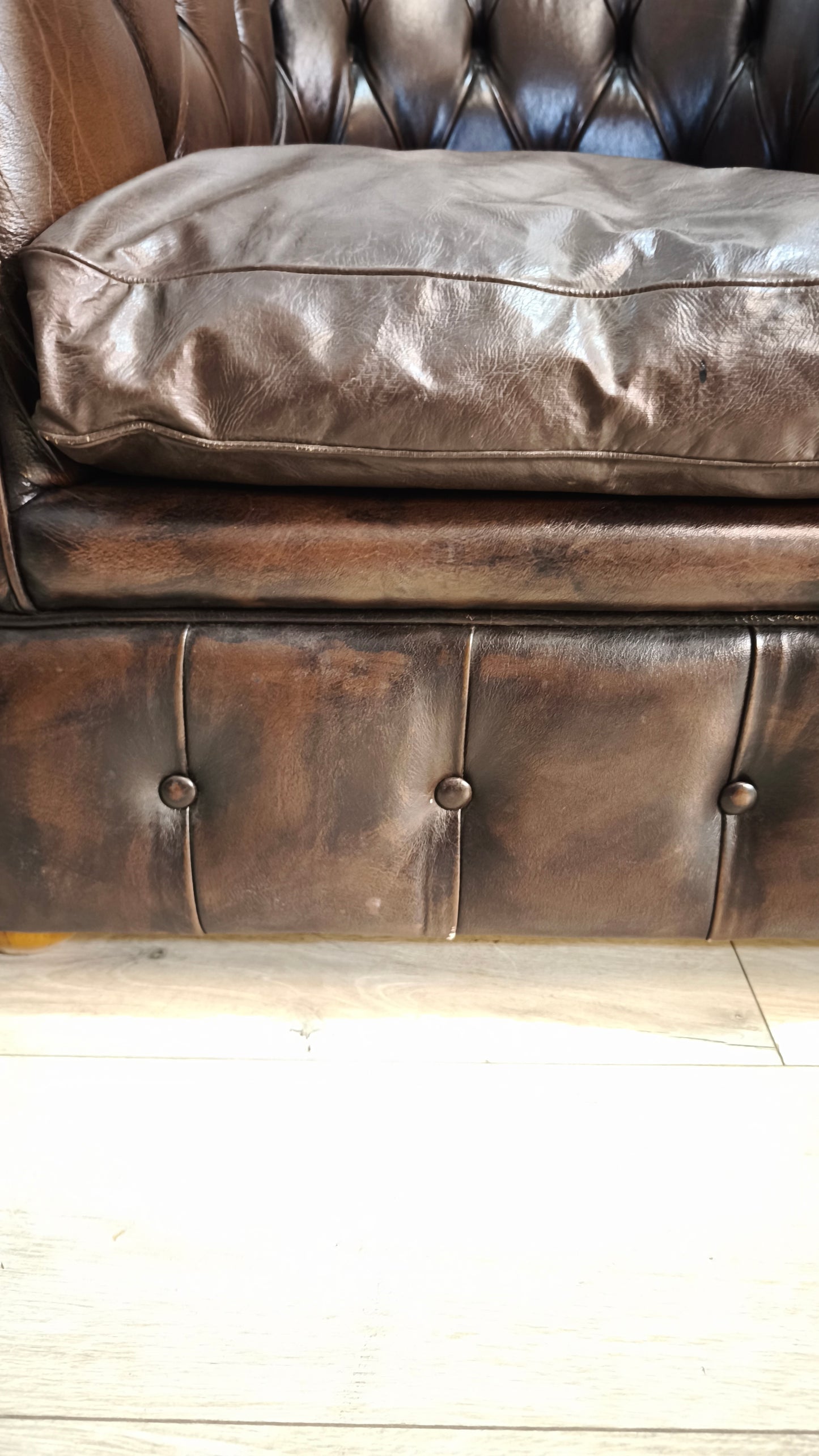 79975 Poltrona Chester in pelle marrone