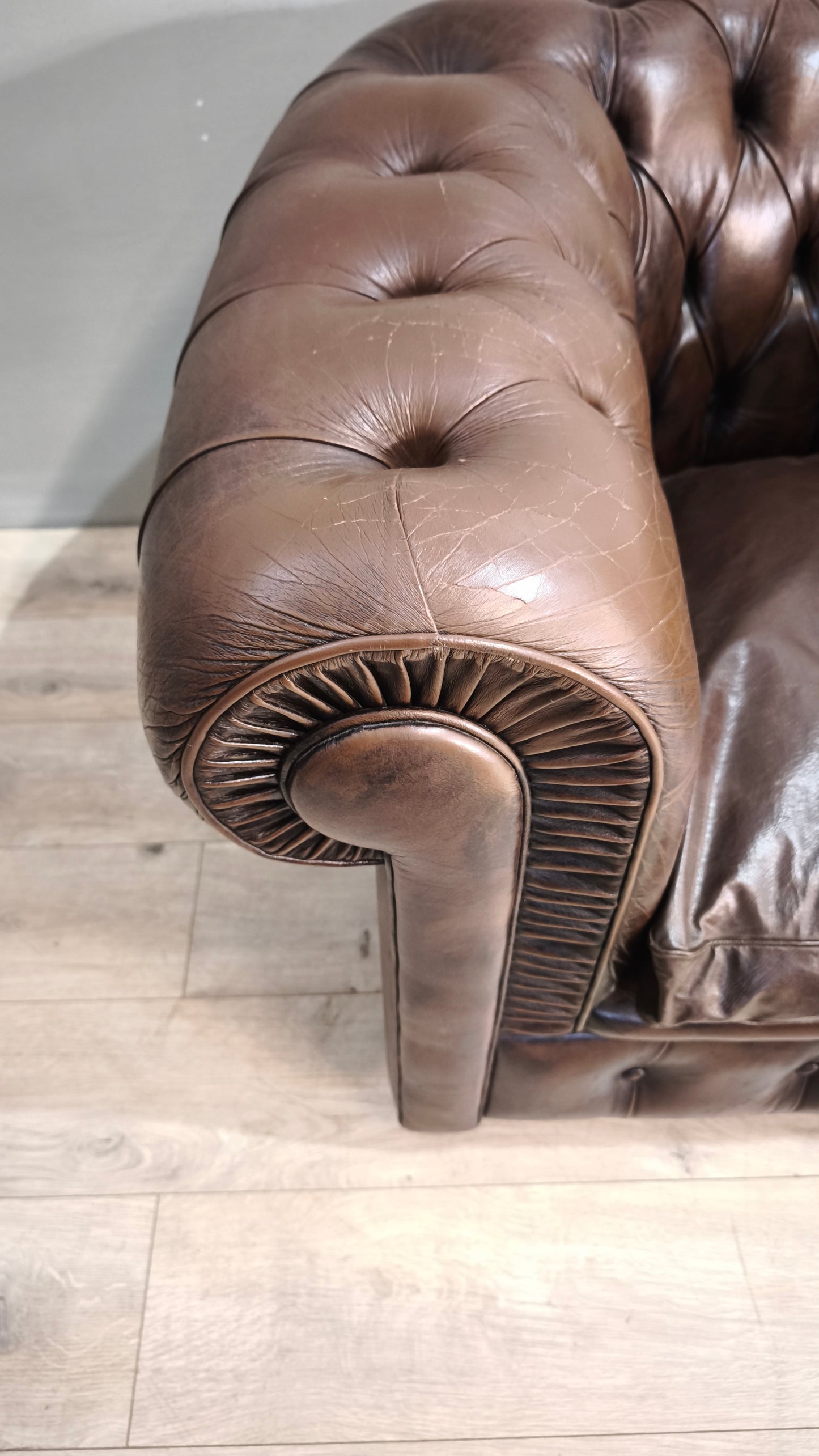 79975 Poltrona Chester in pelle marrone