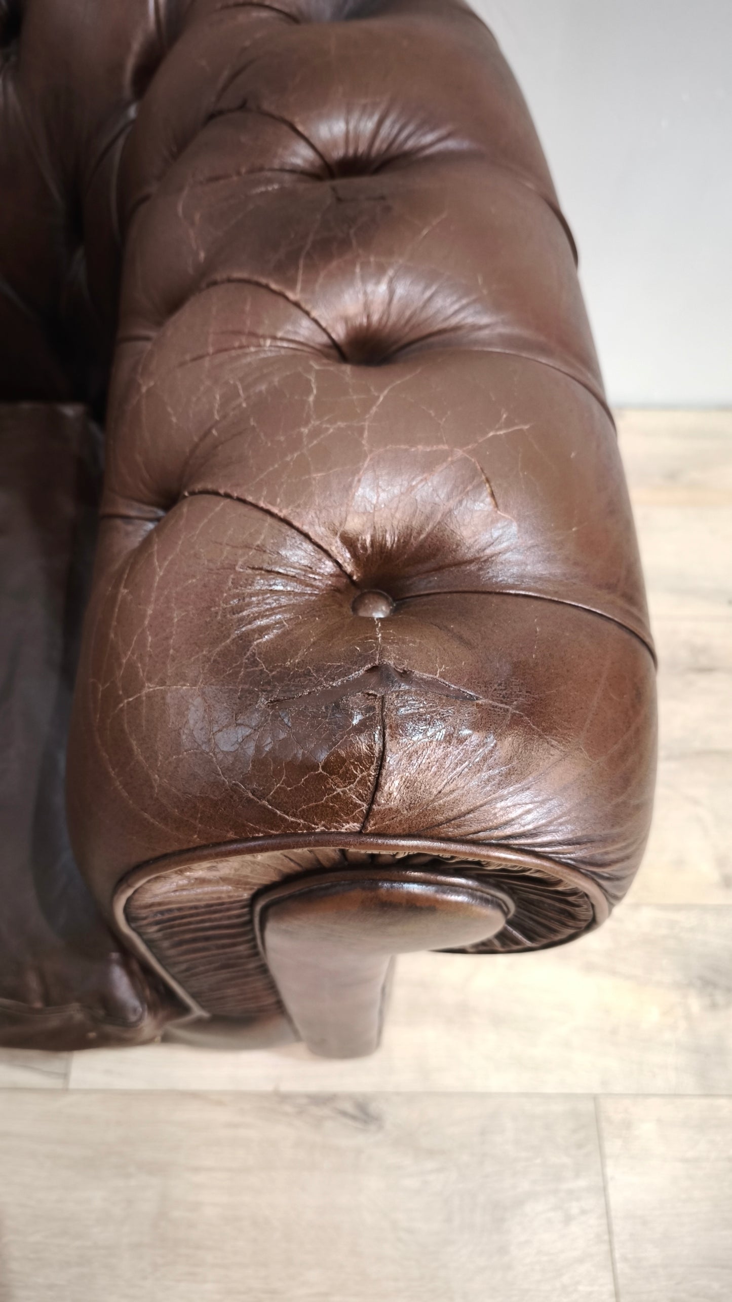 79975 Poltrona Chester in pelle marrone