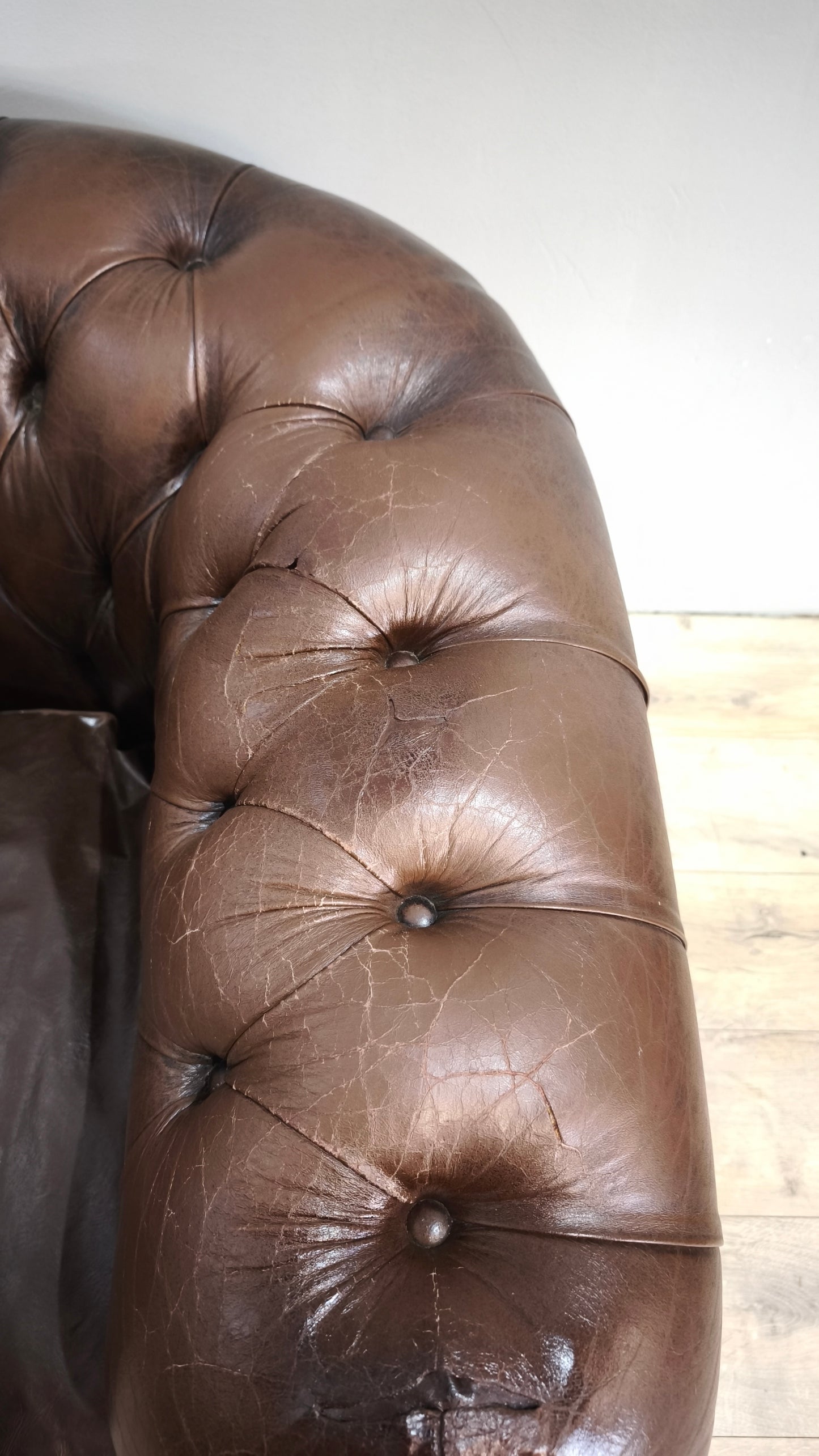 79975 Poltrona Chester in pelle marrone